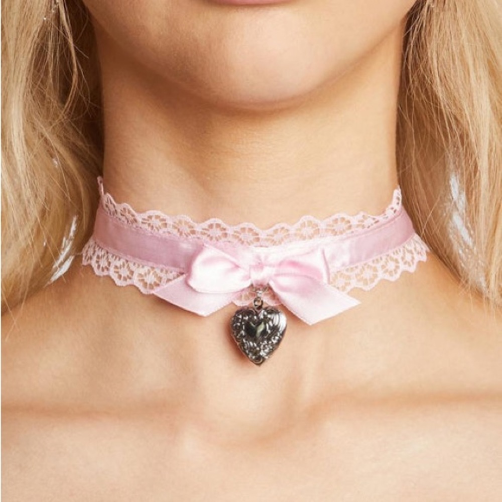 Dolls Kill Heart Locket Choker NWT - Picture 1 of 1
